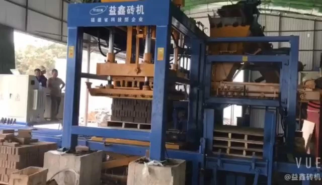 Yixin Machinery تصميم شعبي مجاني آلة إنتاج قوالب الرمل الأوتوماتيكية QTMT12-15 1