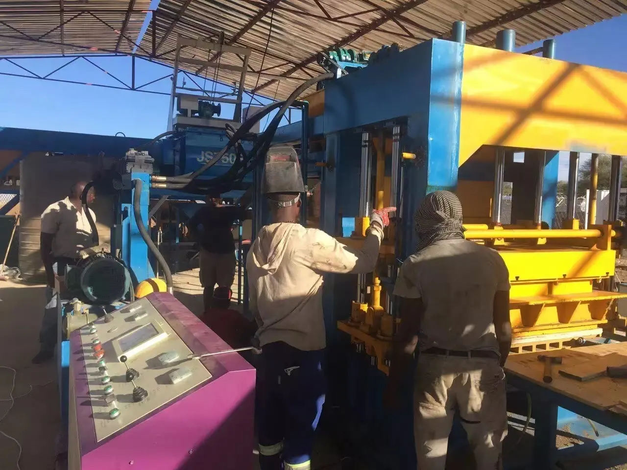 Concrete Brick Making Machine by YIXIN 5