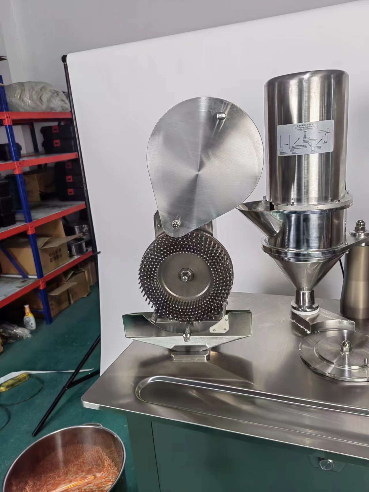 Halbautomatischer Kapselfüller 6