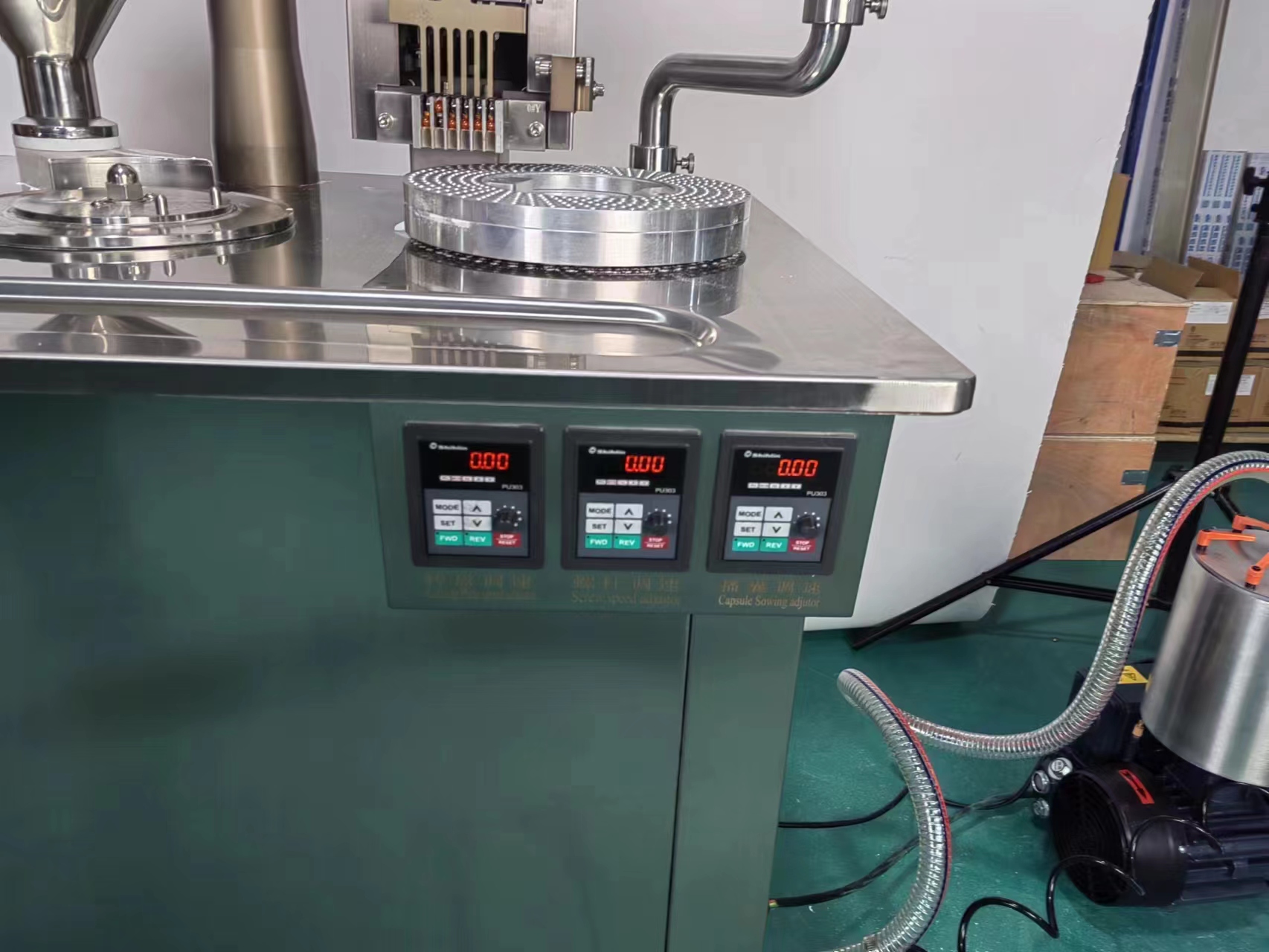 Halbautomatischer Kapselfüller 5
