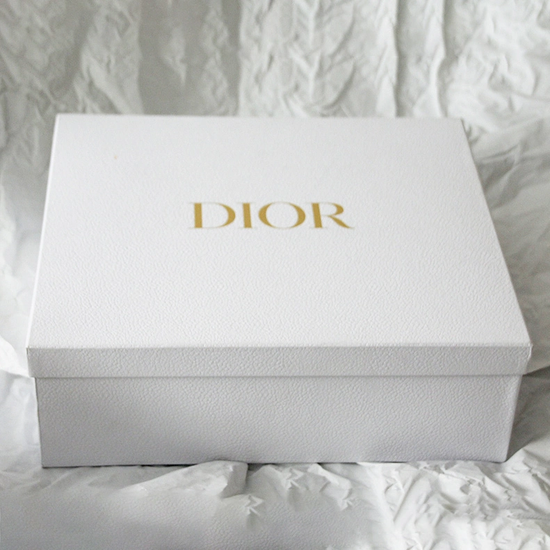 Weiße Geschenkbox, Modeaccessoires, Verpackung, Aufbewahrung, Dior-Kleidung, Verpackung, Aufbewahrung, minimalistisch 1