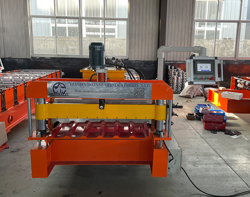 IRONSTAR U panel roll forming machine in America 6