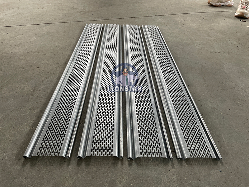 Máquina perfiladora de puertas enrollables perforadas IRONSTAR de 150 mm y 111 mm en Colombia 1