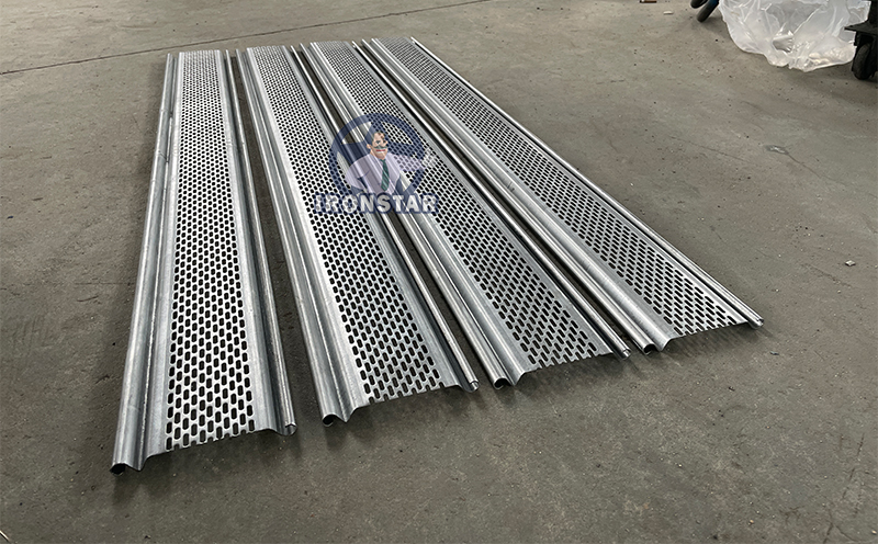 Máquina perfiladora de puertas enrollables perforadas IRONSTAR de 150 mm y 111 mm en Colombia 2