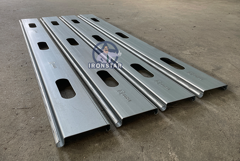 IRONSTAR perforated rolling shutter door roll forming machine in Mexico 3