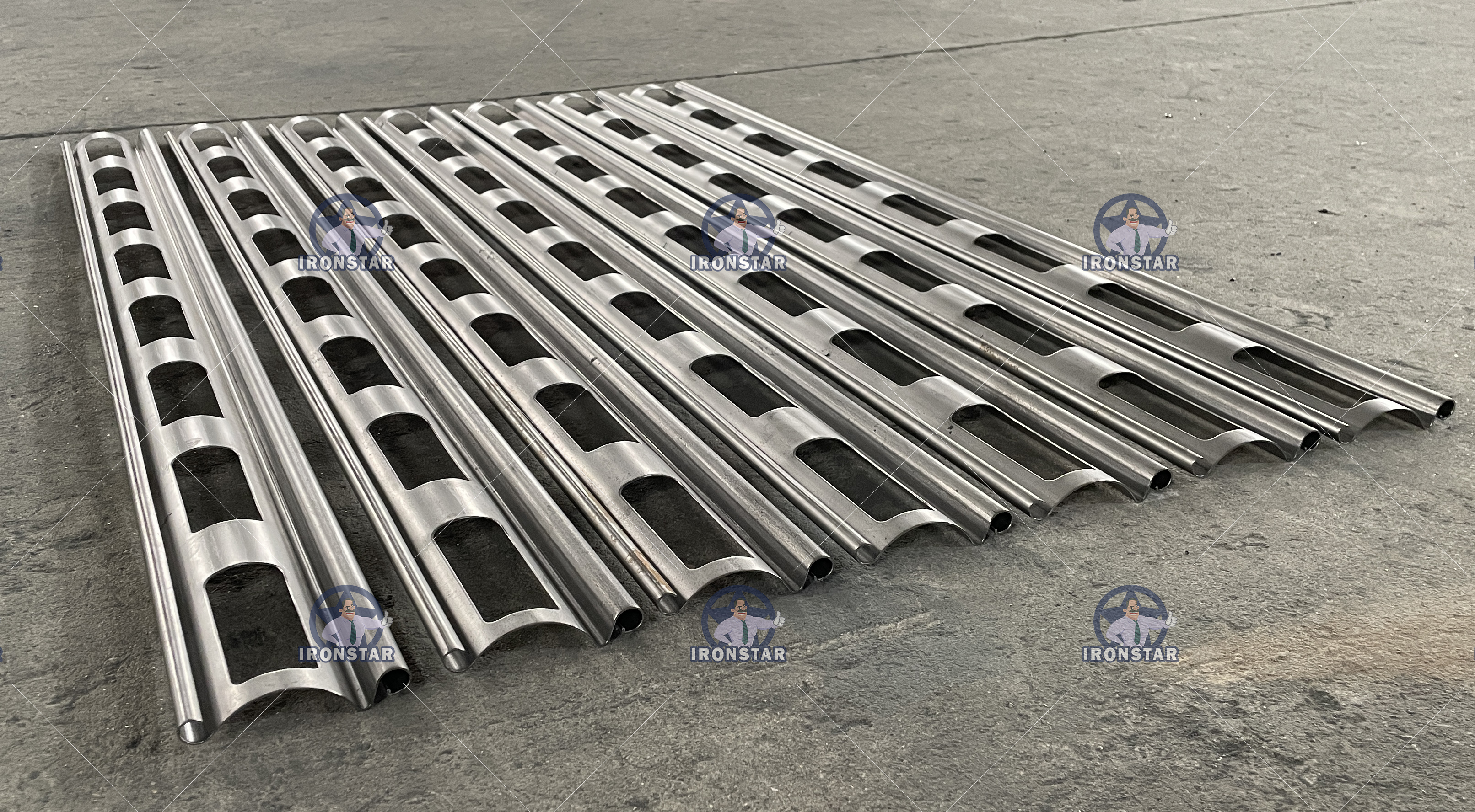 IRONSTAR 79mm perforated rolling shutter door roll forming machine in Trinidad and Tobago 4