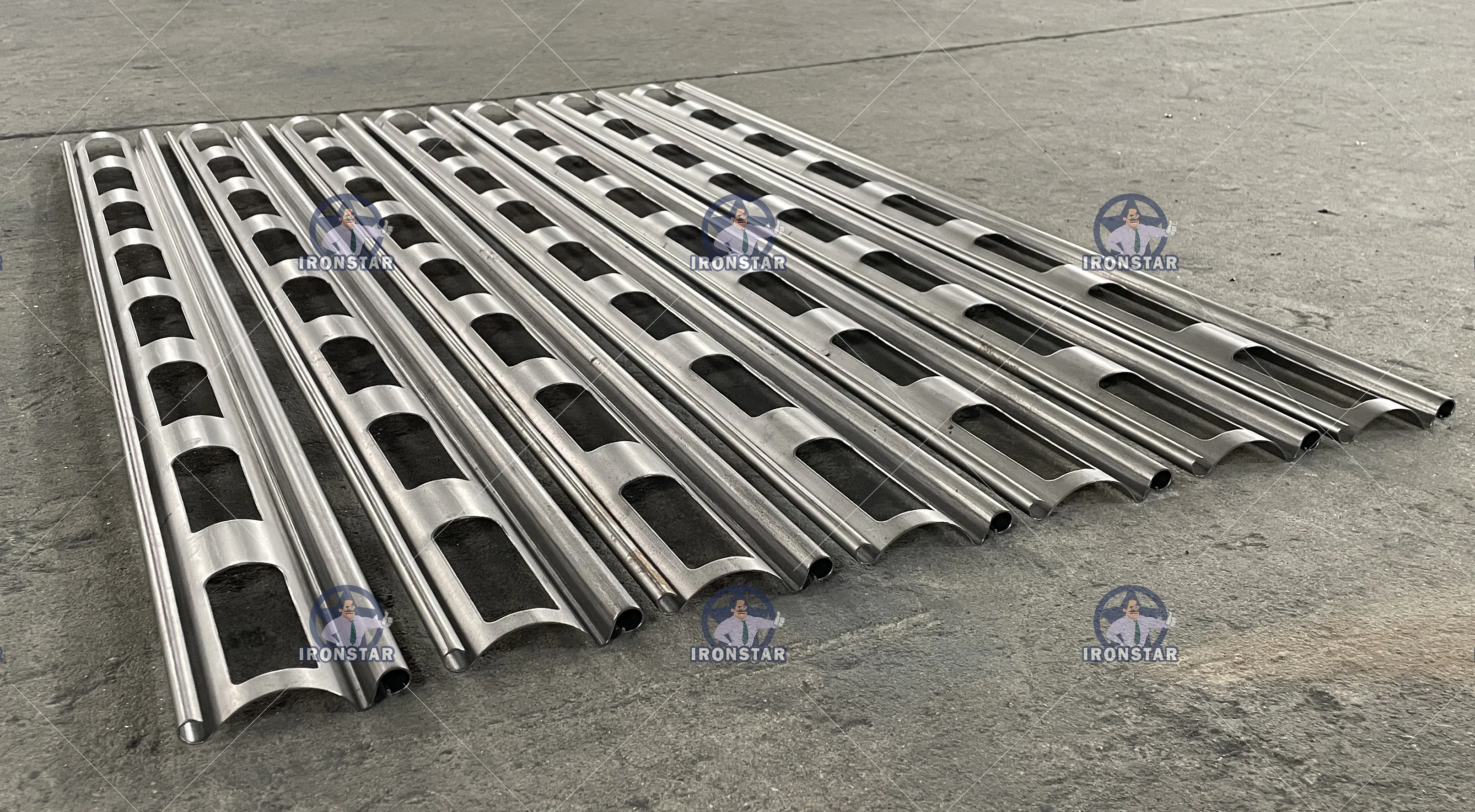 IRONSTAR Roller Door Roll Forming Machine Tianjin Port Roller Door Roll Forming Machinemanufacturer 4