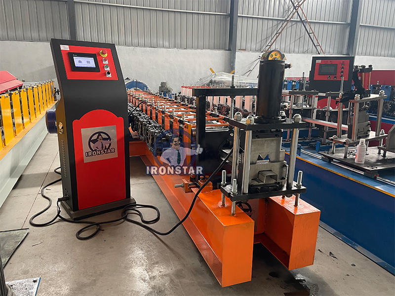 Machine de formage de rouleaux de canaux pour chapeaux IRONSTAR en Russie 3