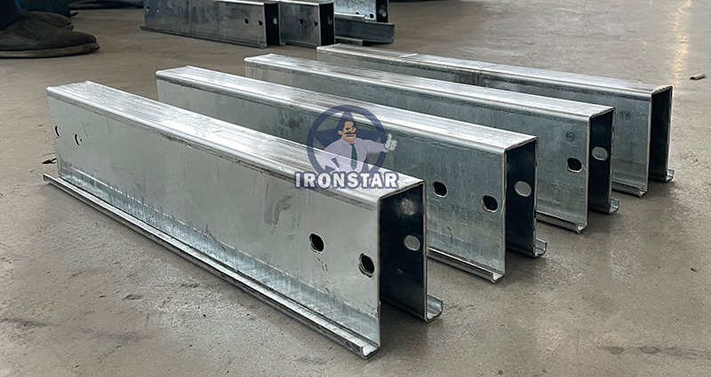 Machine de formage de rouleaux de canal de chapeau IRONSTAR en Thaïlande 4