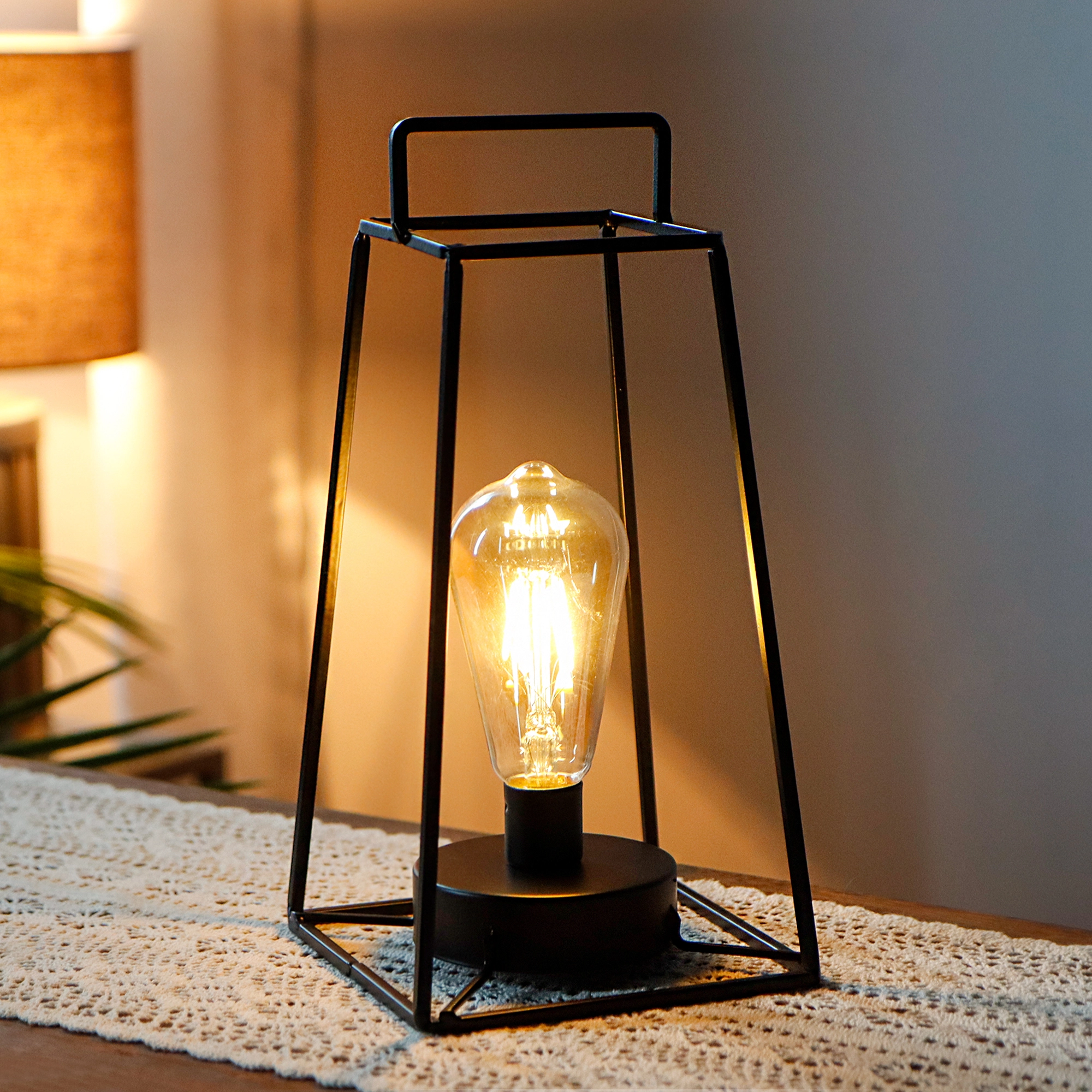 Retro Style Geometrisk Bordlampe 12''H Simple Iron Art Trådløs Lampe Batteridrevet Lampebur Trådløs Lampe med 6-timers timer til altanbryllupsfester 1