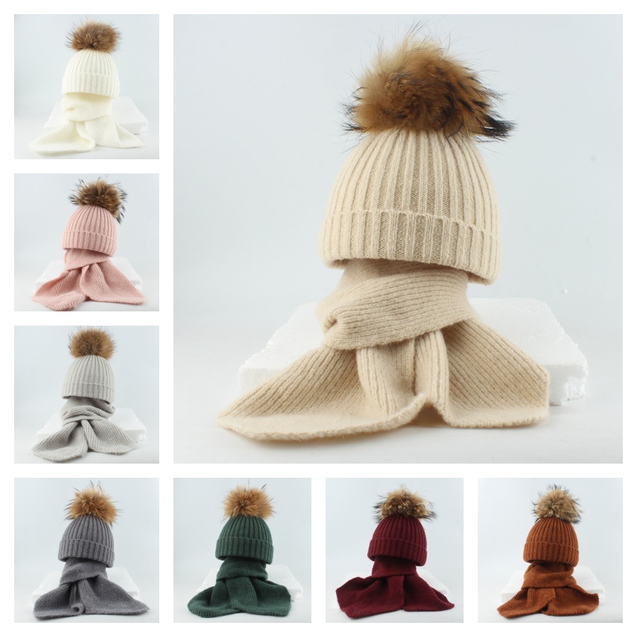 Cozy Kids Wool Ball Scarf and Hat Set for Autumn/Winter 1
