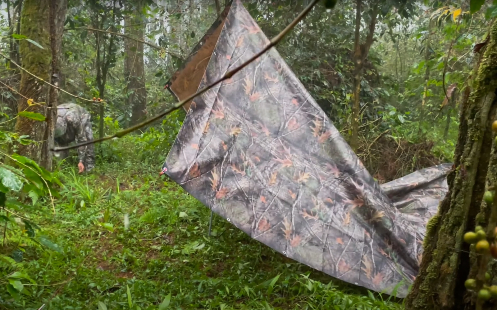 The Outstanding Performance of the LOOGU Waterproof Tarp in Rainy Day Camping 6