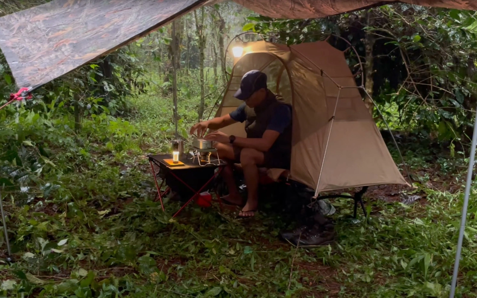 The Outstanding Performance of the LOOGU Waterproof Tarp in Rainy Day Camping 8