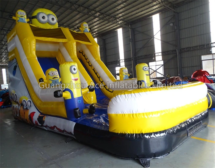 Tobogán acuático inflable para patio trasero con tema Minions a la venta: diversión para niños 1