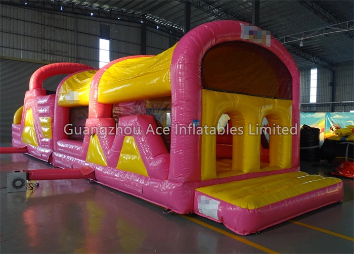 Carrera de obstáculos inflable amarilla y rosa: perfecta para divertirse y hacer ejercicio 1