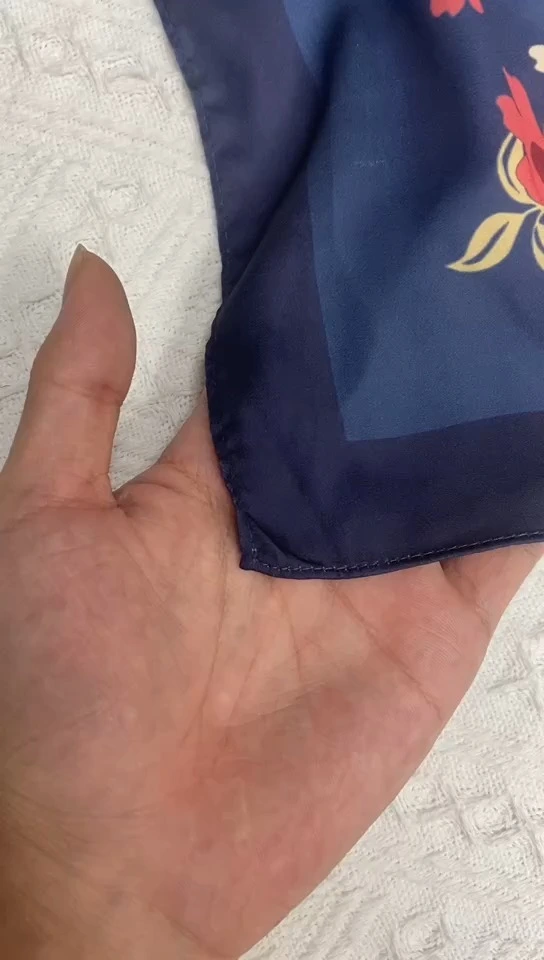 Nouveaux modèles 114 * 114 cm velours satin soie imprimé carré bawal foulards haute qualité musulman hijab Voal Miracle carré imprimé satin hijab 1