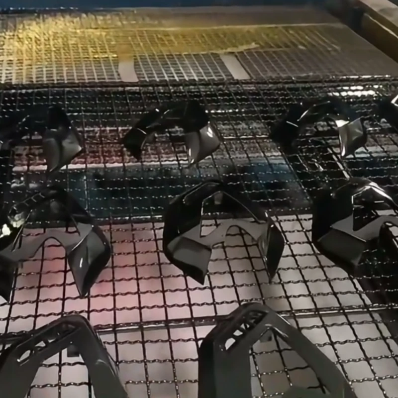 Automatic Spraying Equipment For Plastic Shells 1