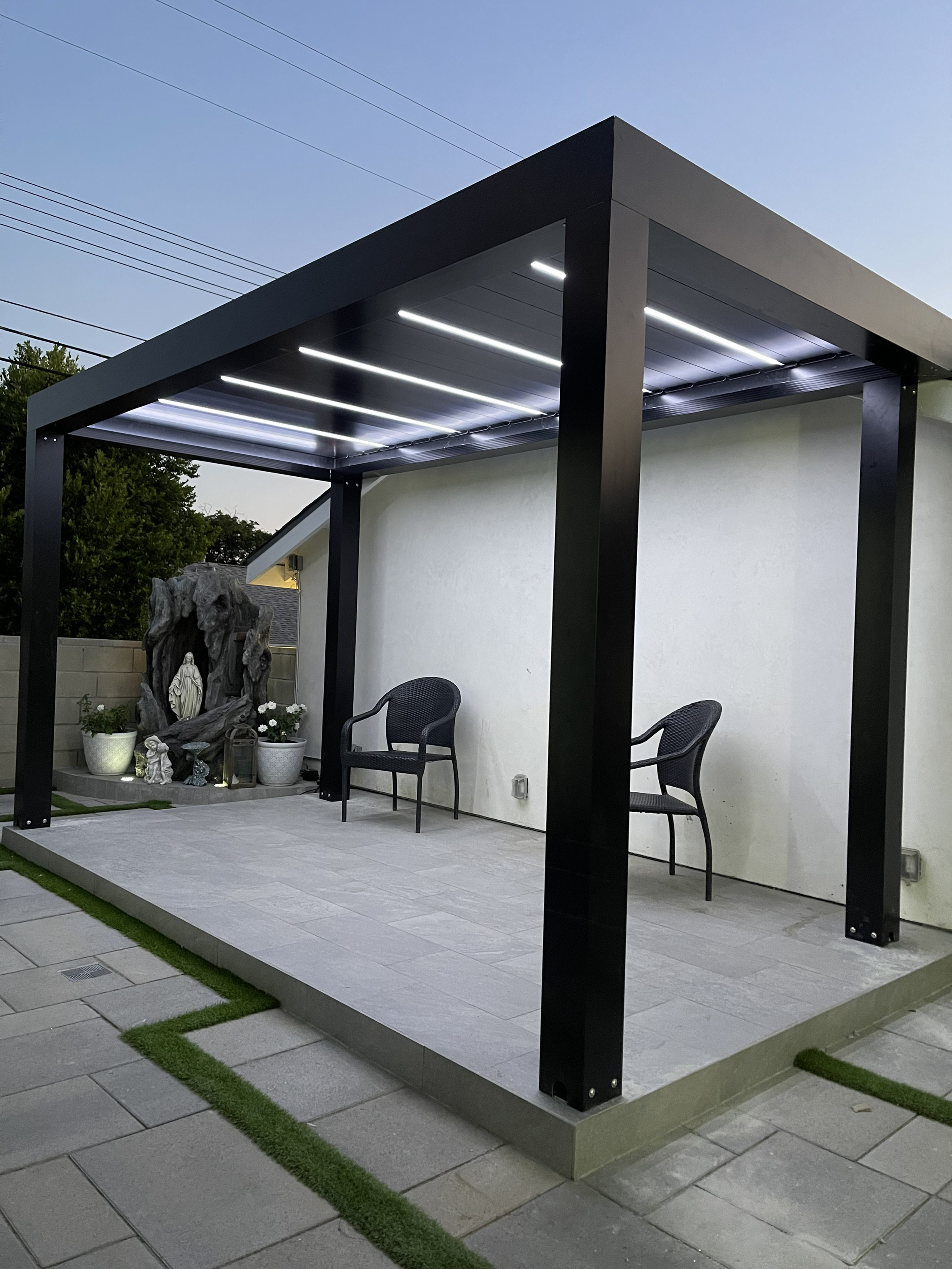 RGB Light ဖြင့် မော်တော်တပ်ထားသော အလူမီနီယံ pergola အကြောင်း တုံ့ပြန်ချက်