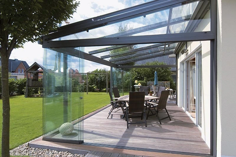 Hangar en aluminium motorisé extérieur d'hôtel, couverture d'enceintes de piscine en polycarbonate rétractable au mur 1