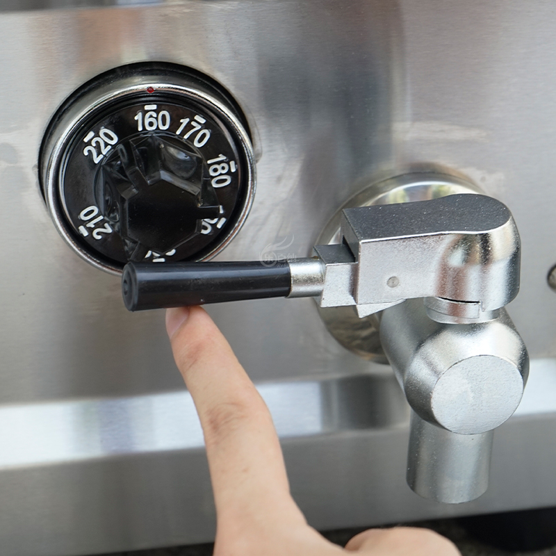 Double Tank Commercial Countertop Gas Deep Fryer with Oil Drian Cock (EF-72T) 5
