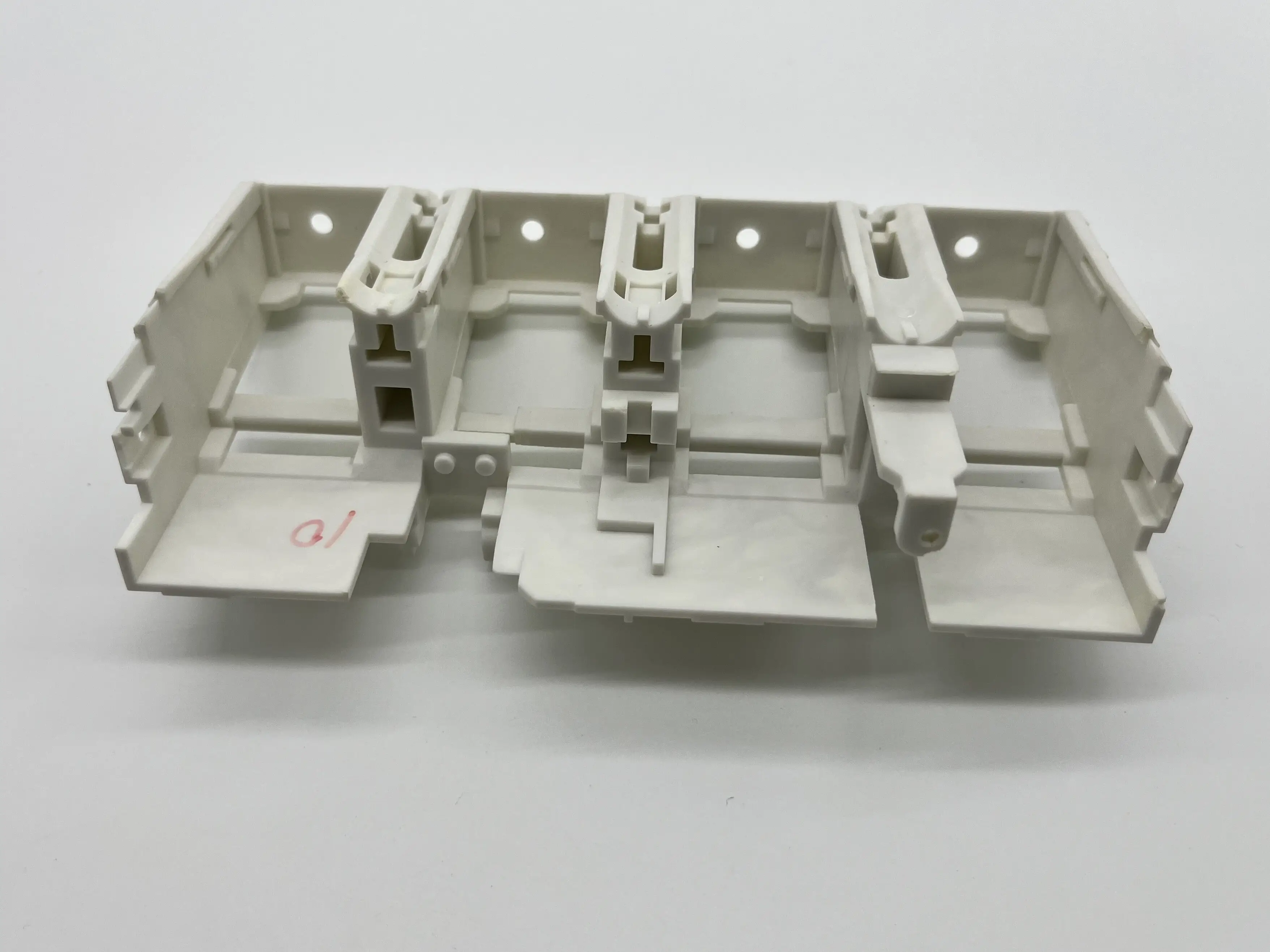 Injection Molding in Automotive Industry - - Pioneer Plastech 4