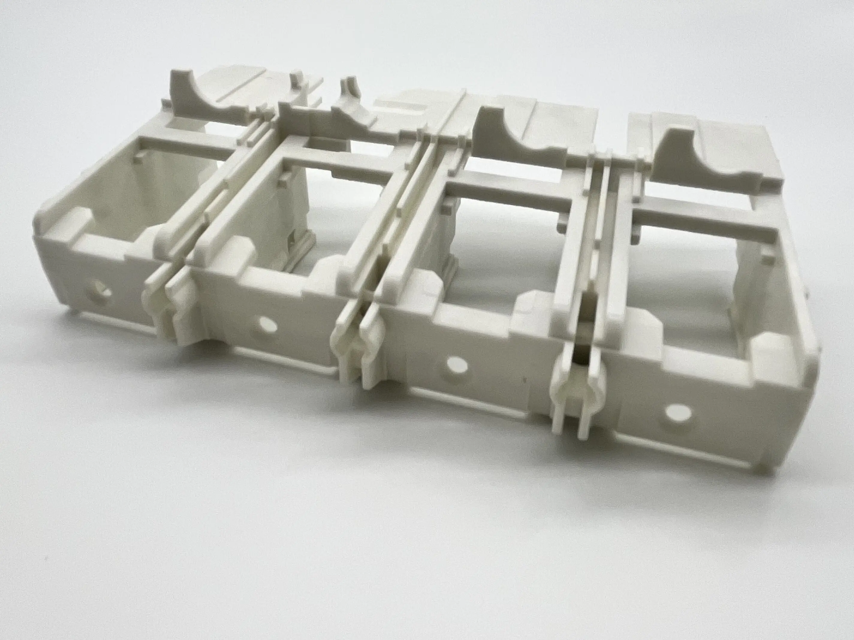 Injection Molding in Automotive Industry - - Pioneer Plastech 3