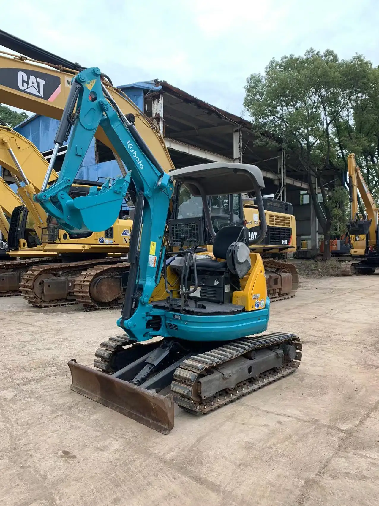 Cost-Effective Used Digger Personalized for Construction Site 2
