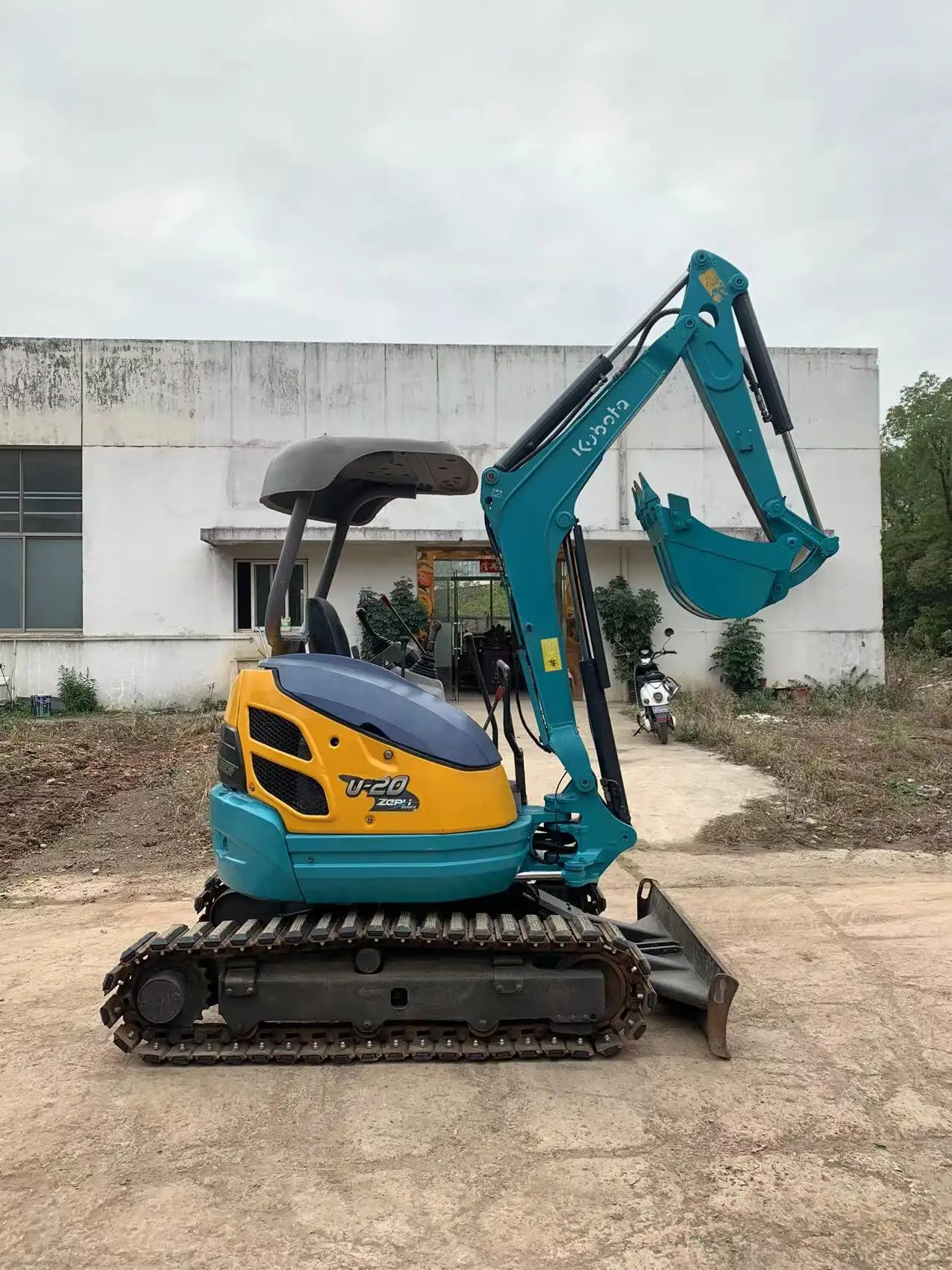 Cost-Effective Used Digger Personalized for Construction Site 3