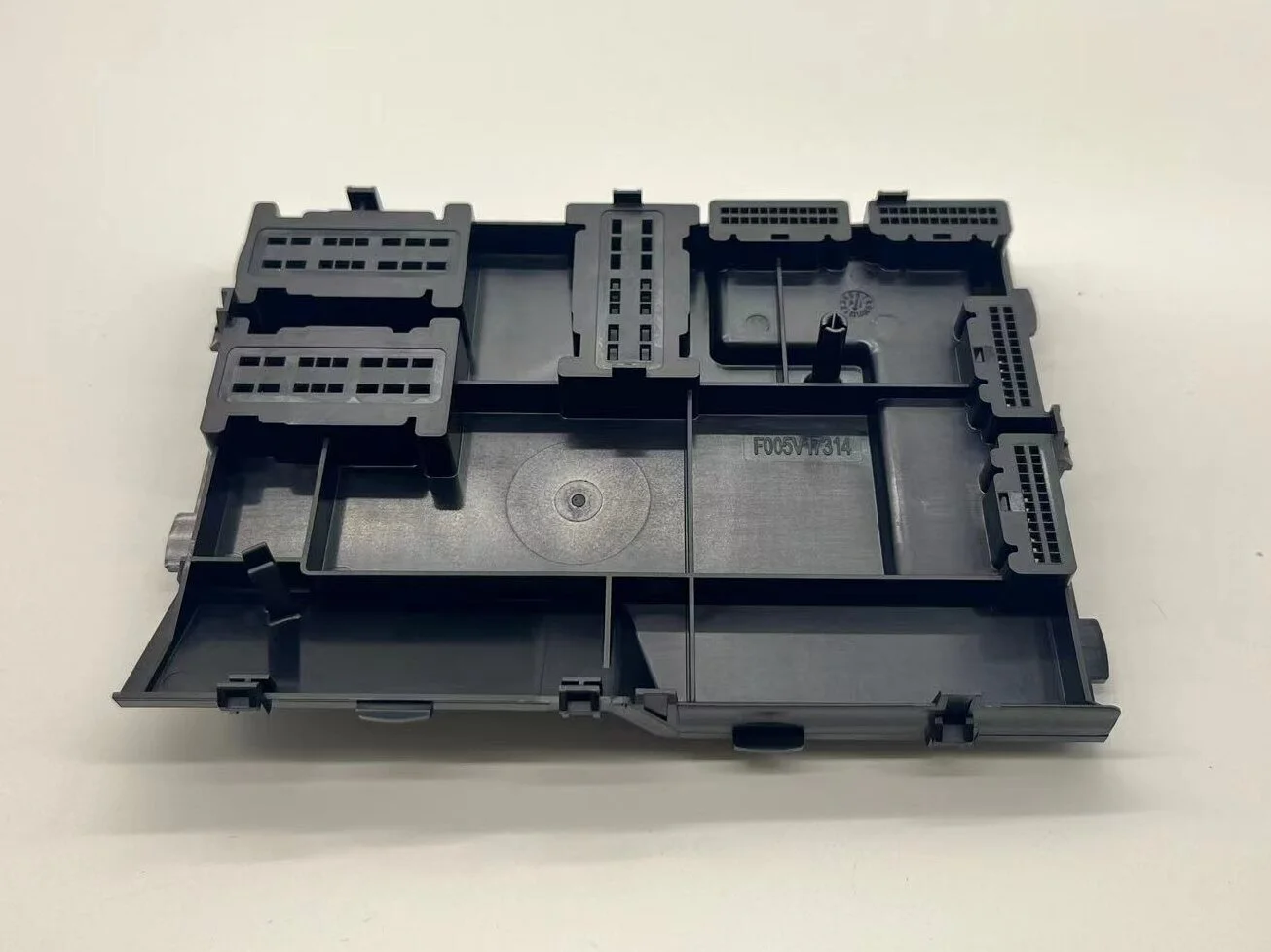 Electrical and Electronic Plastic Components: Advanced Materials and Manufacturing 1