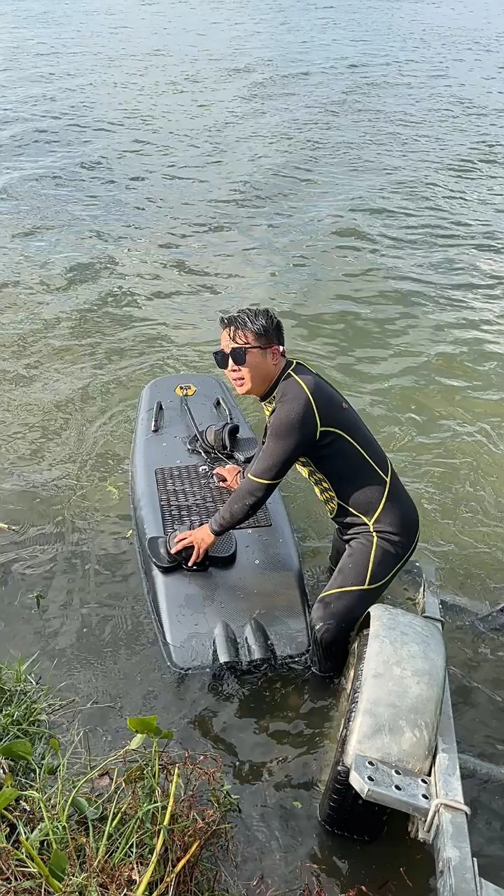 Electric Surfboard 12KW Power 55KM/H High Speed ENERGY-WaveWing 1