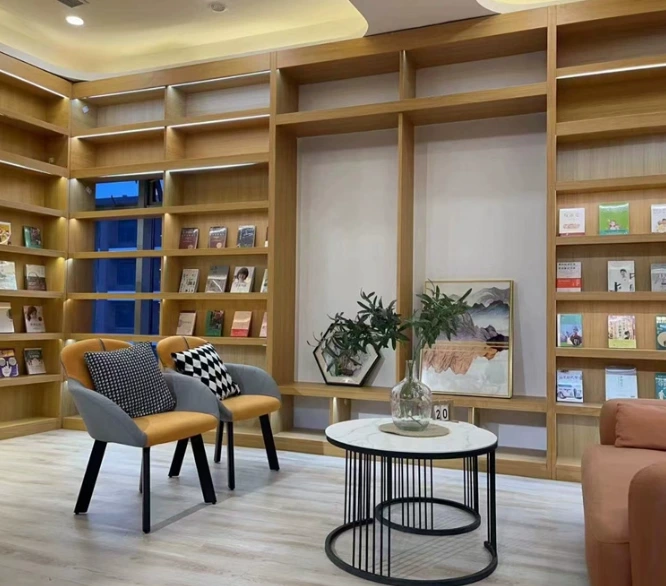 Estantería personalizable de madera maciza con alta capacidad de carga 1