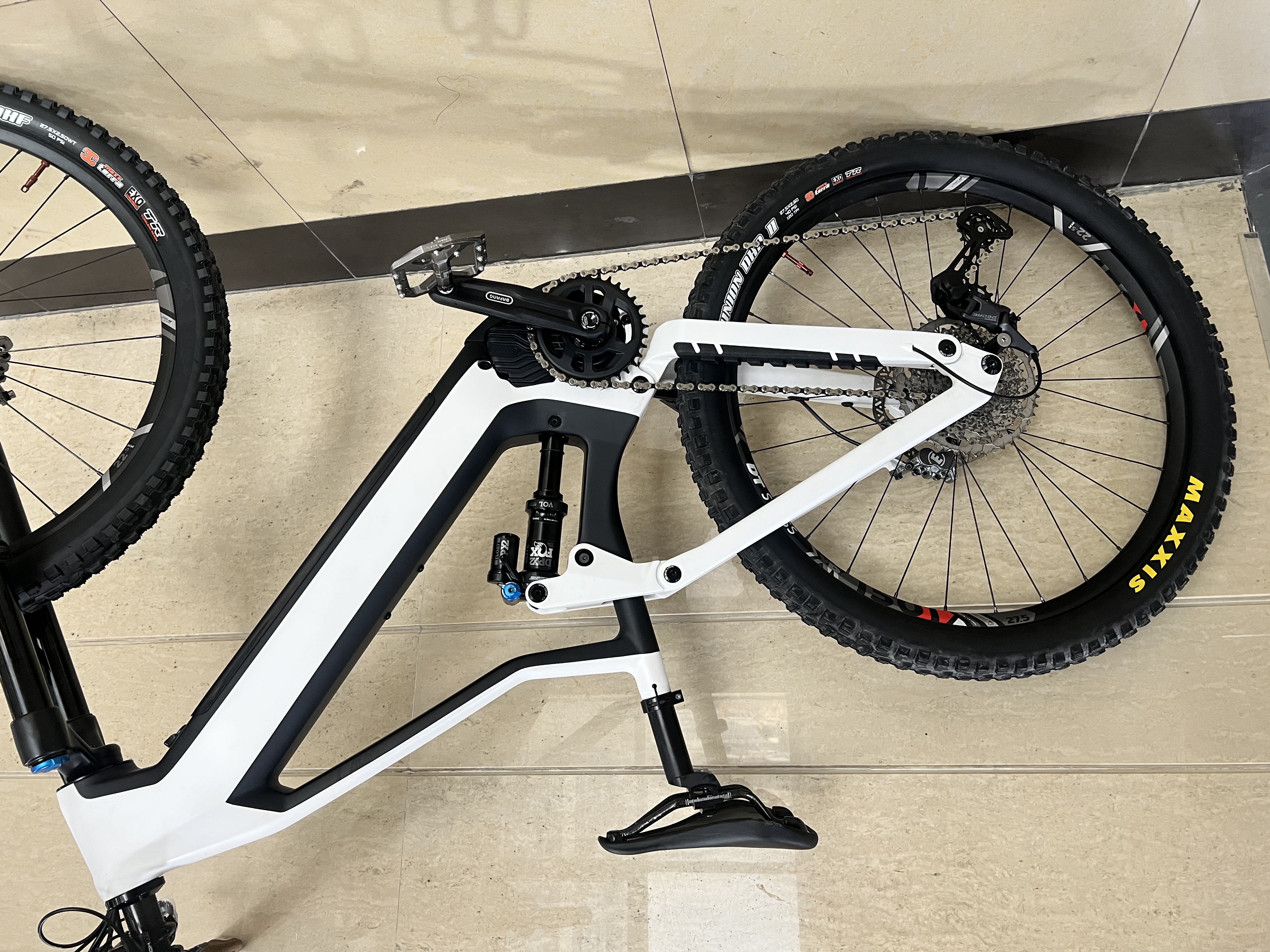 CEF49 Carbon Electric MTB -Rahmen - kompatibel mit Bafang M500/M510/M600/M560 Motor 48 V Akku 10