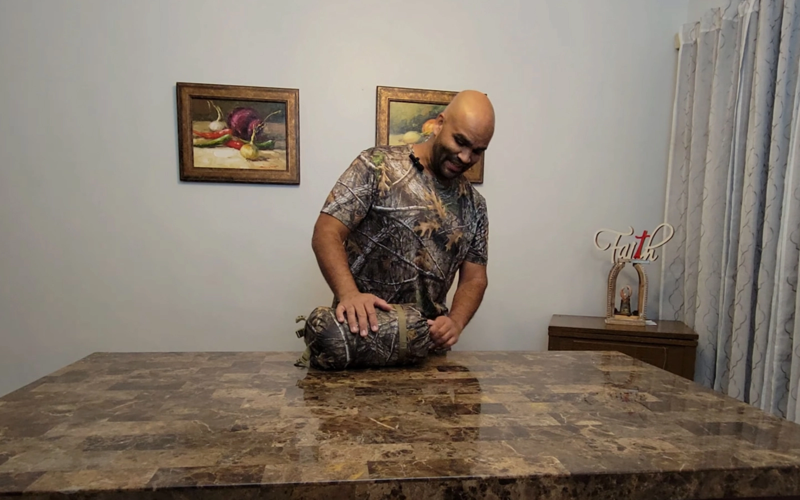Experience LOOGU's latest upgraded poncho style hunting blanket 1
