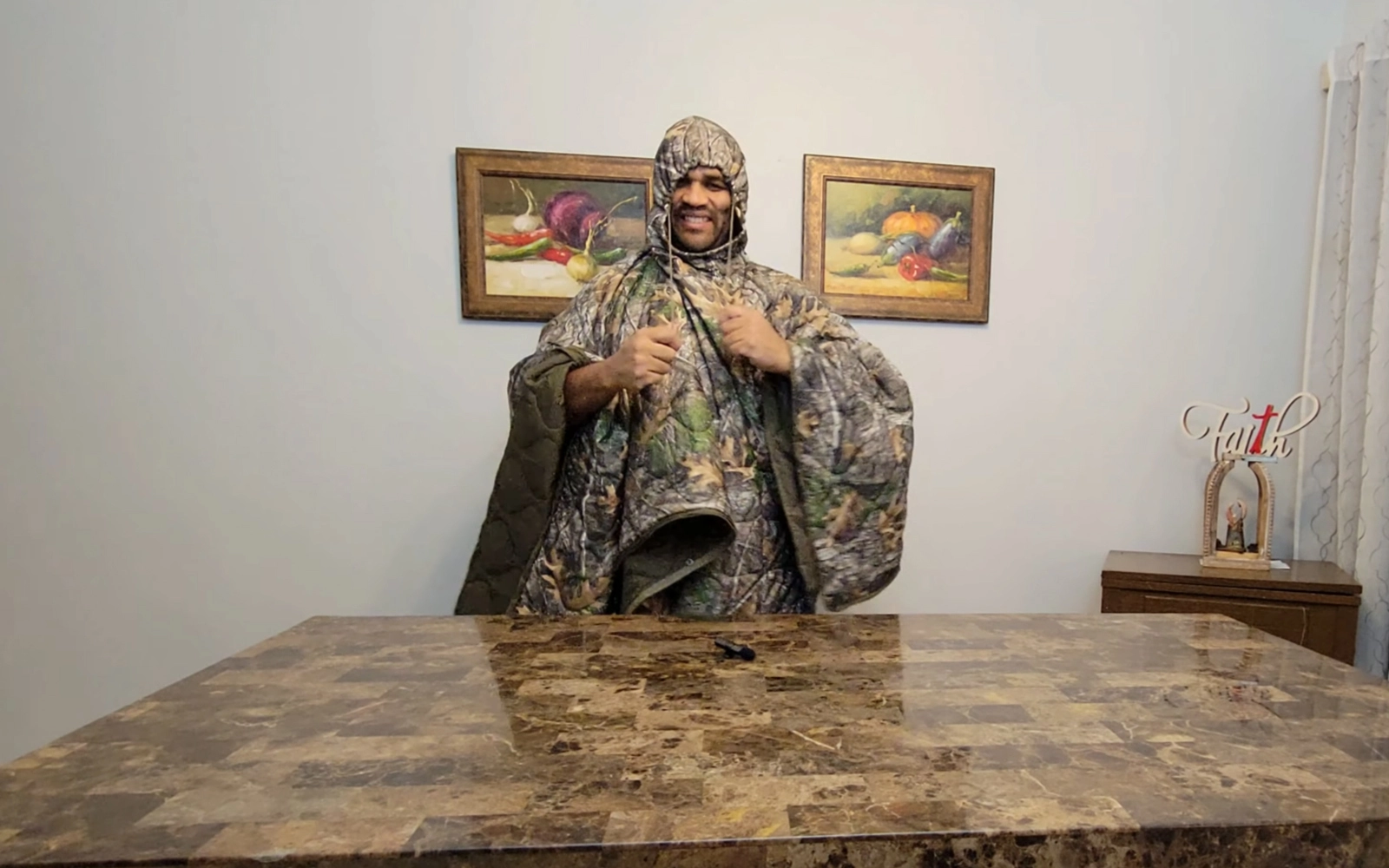 Experience LOOGU's latest upgraded poncho style hunting blanket 5