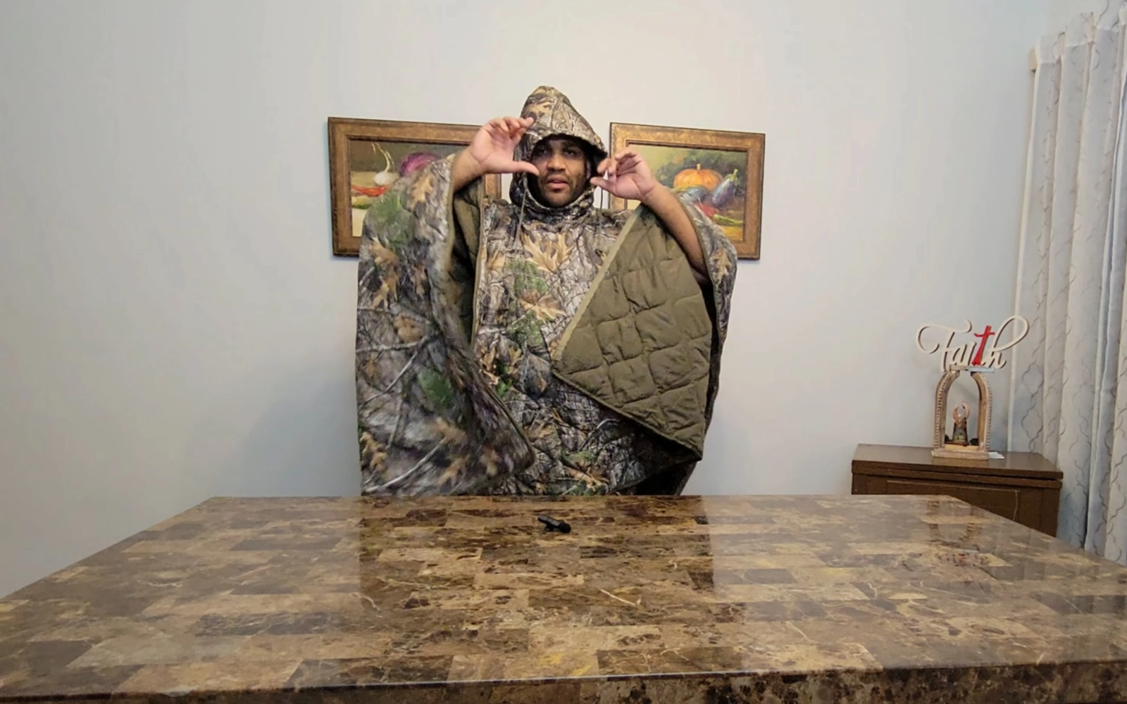Experience LOOGU's latest upgraded poncho style hunting blanket 6
