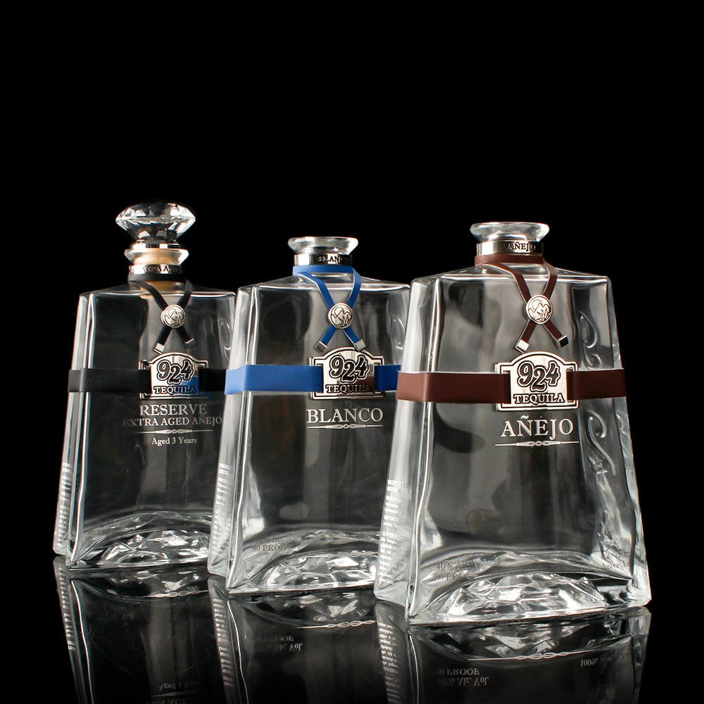 Logo tùy chỉnh sang trọng đáy núi hình vuông 750ml 700ml rượu gin rượu whisky rượu rum tequila vodka chai thủy tinh có nắp 1