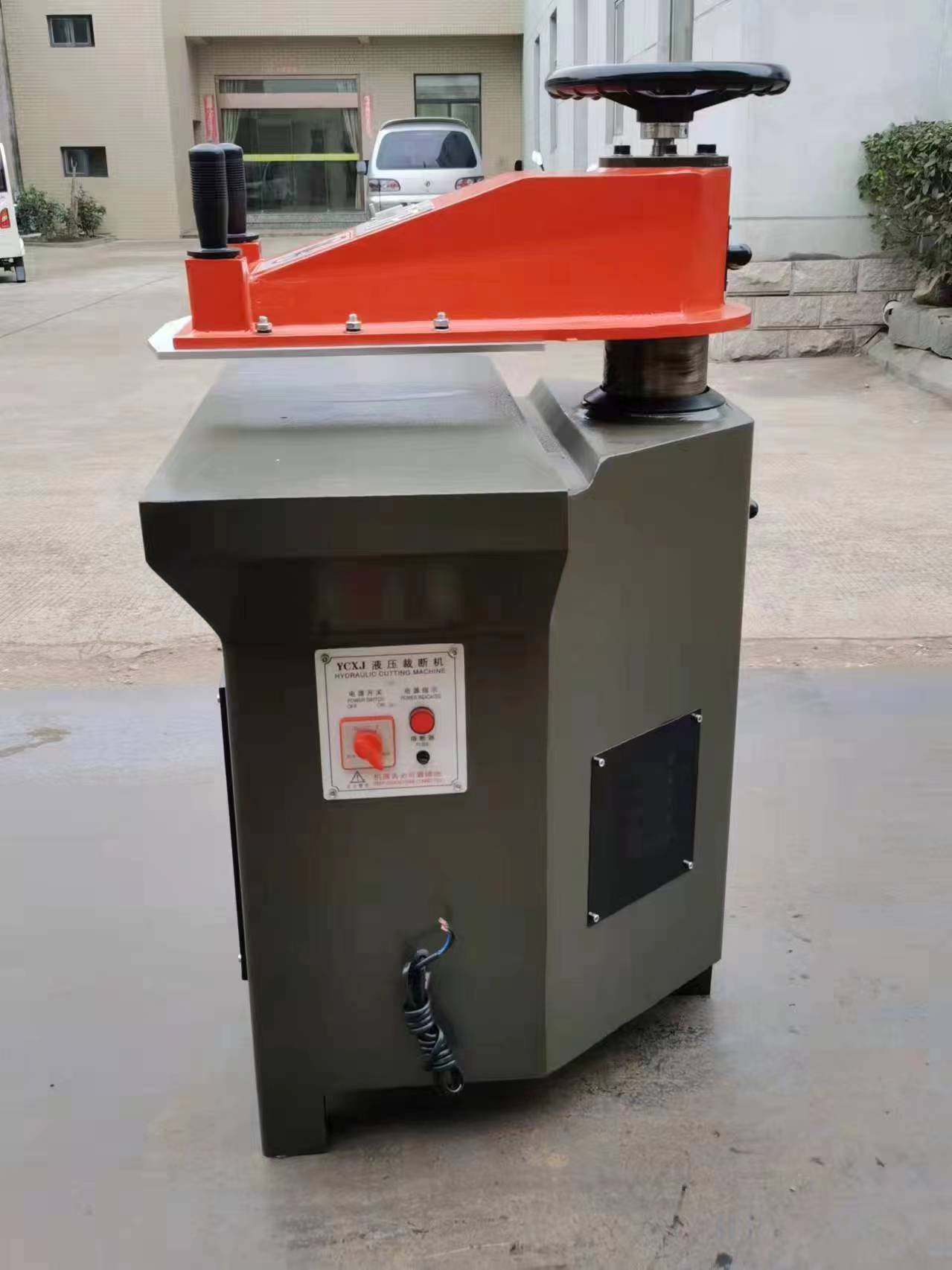 آلة القطع الهيدروليكية من النوع MT-820 20T ذات الذراع المتأرجح 5