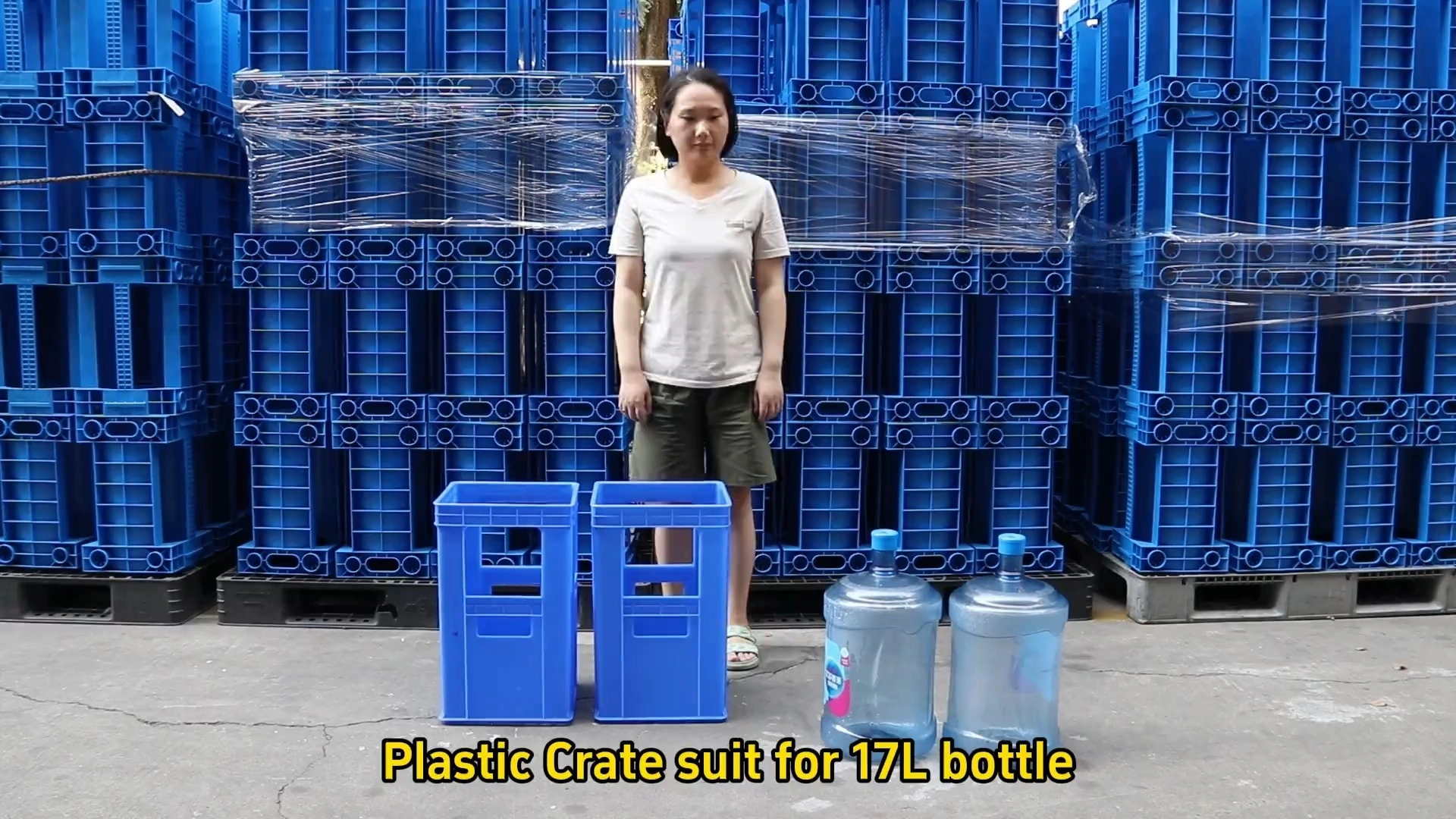 17L Waasser Eemer an engem Plastik Këscht 1