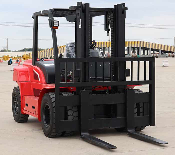 VLIFT 6T diesel forklift with Cummins engine 4