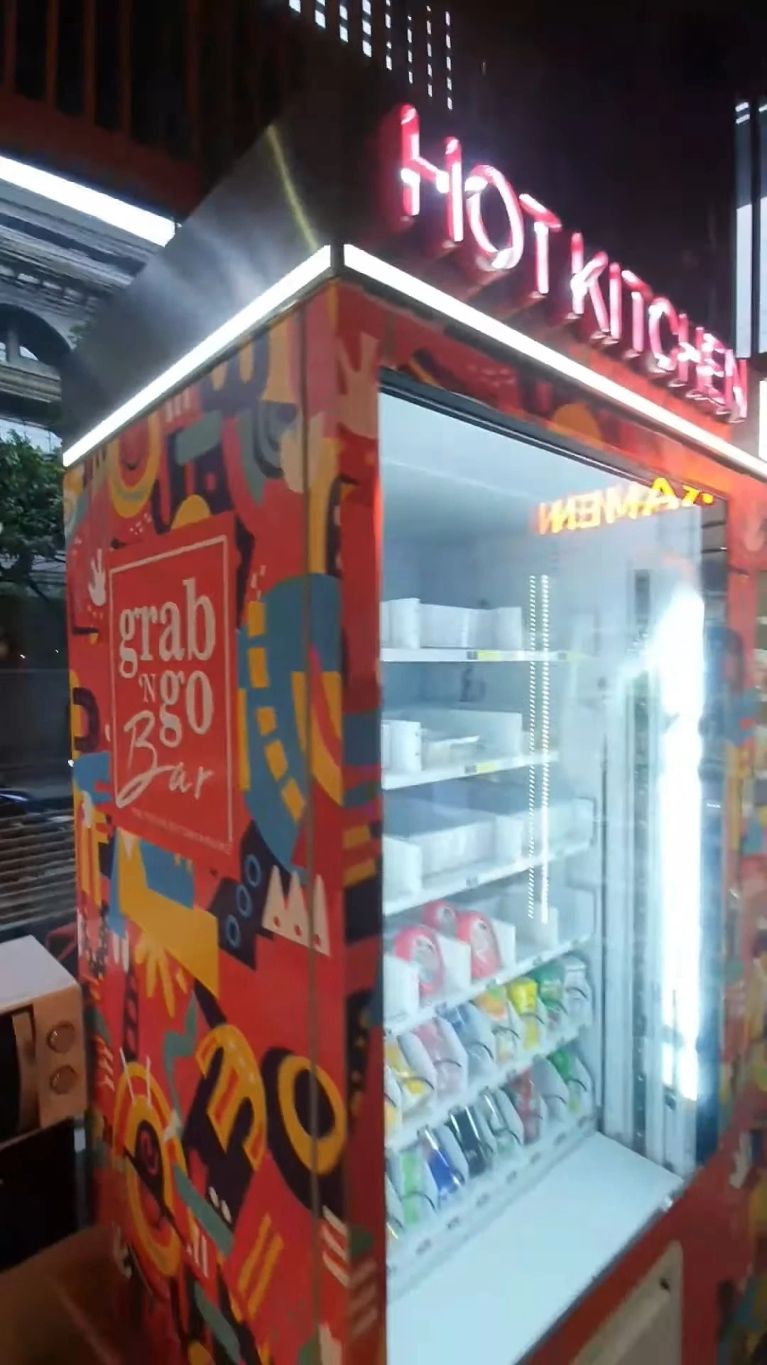 Food  Drink with hot water unmanned retail machine 1