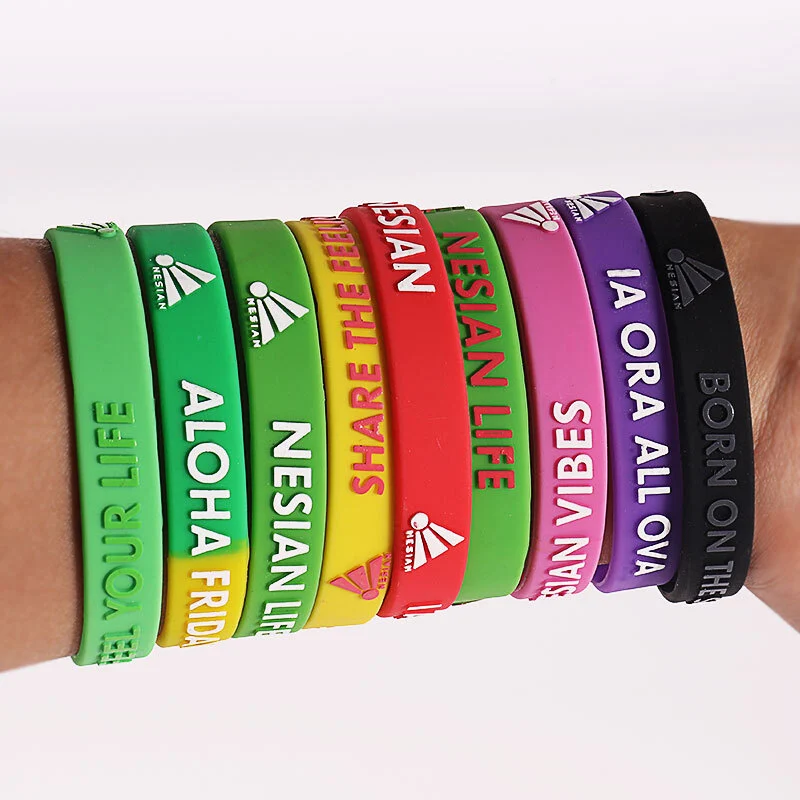 Lovecolour Factory Custom Embossed Silicone Bracelets Silicone Wristbands 1