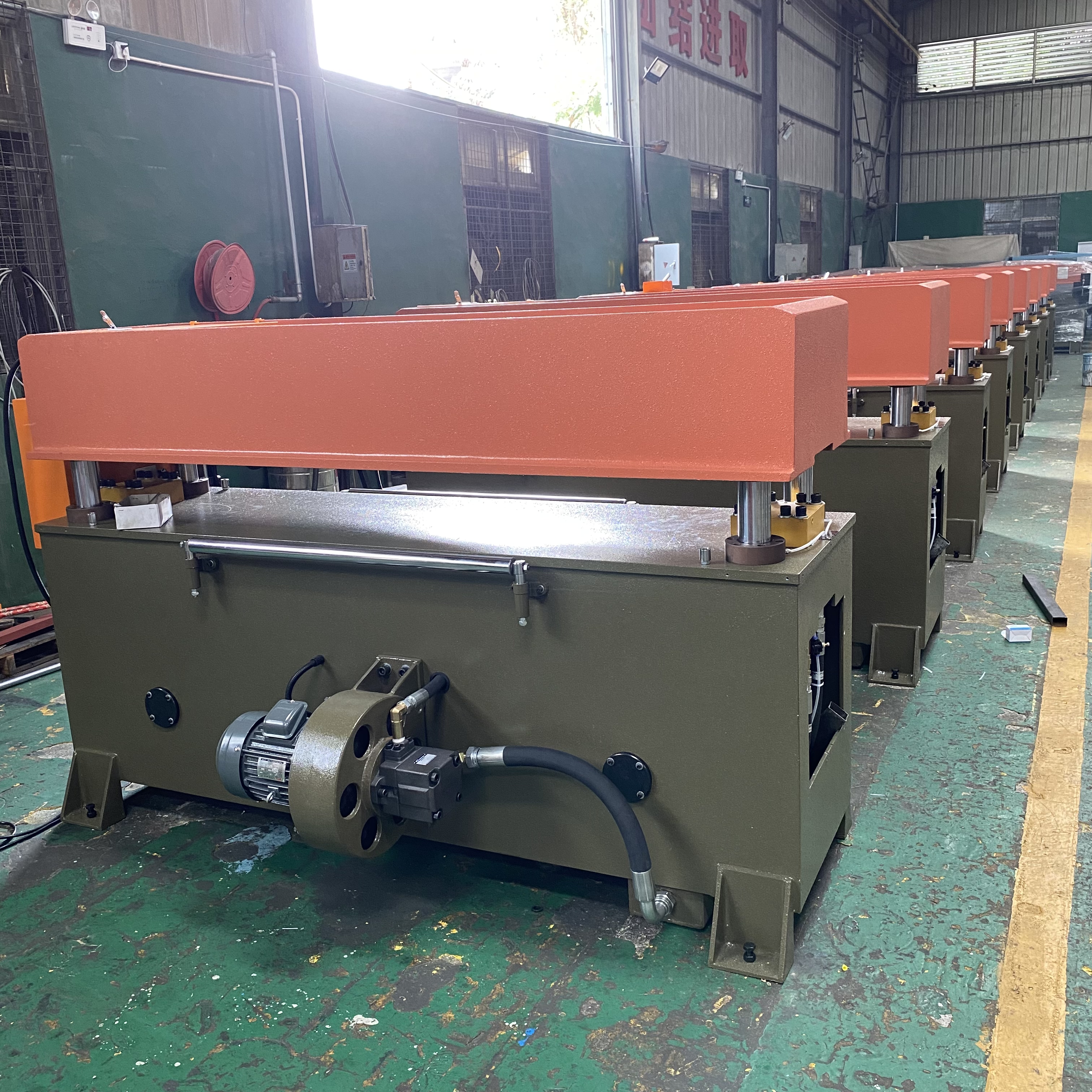 MT-540 Four-Column Automatic Balance Hydraulic Cutting Machine 3