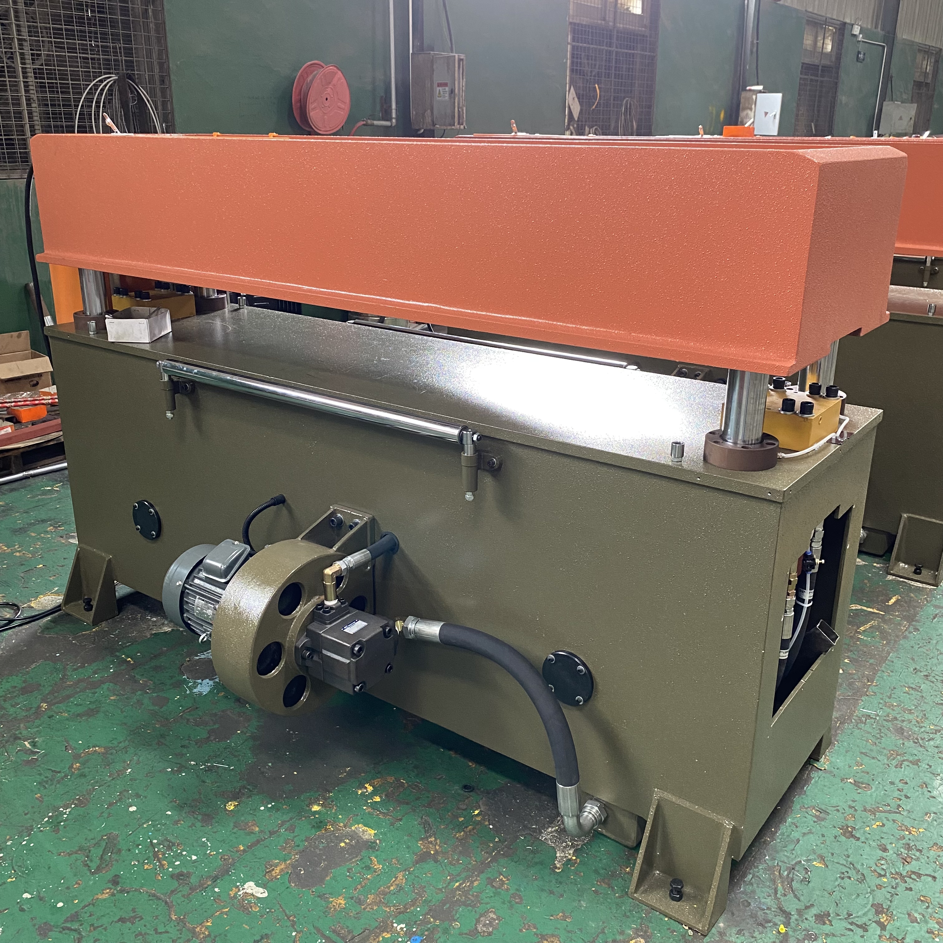 MT-540 Four-Column Automatic Balance Hydraulic Cutting Machine 5