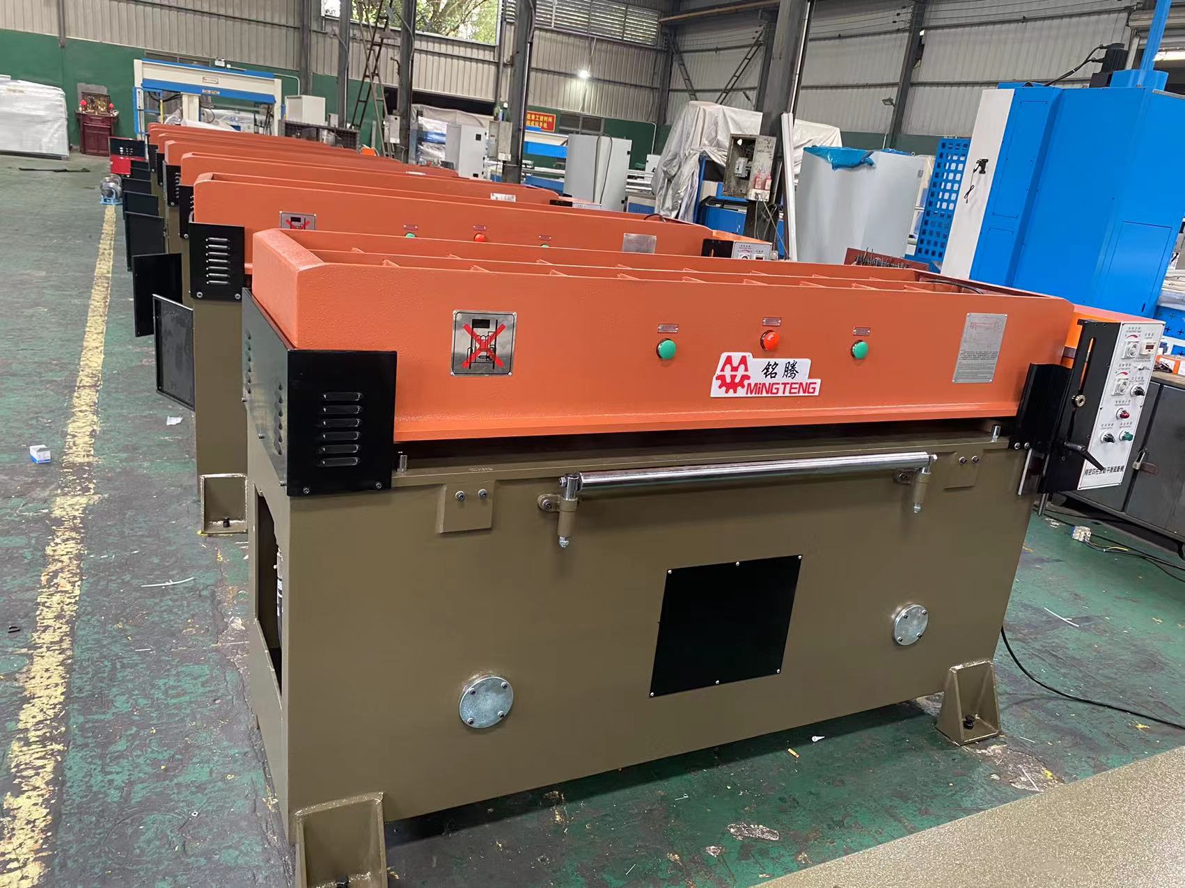 MT-540 Four-Column Automatic Balance Hydraulic Cutting Machine 4