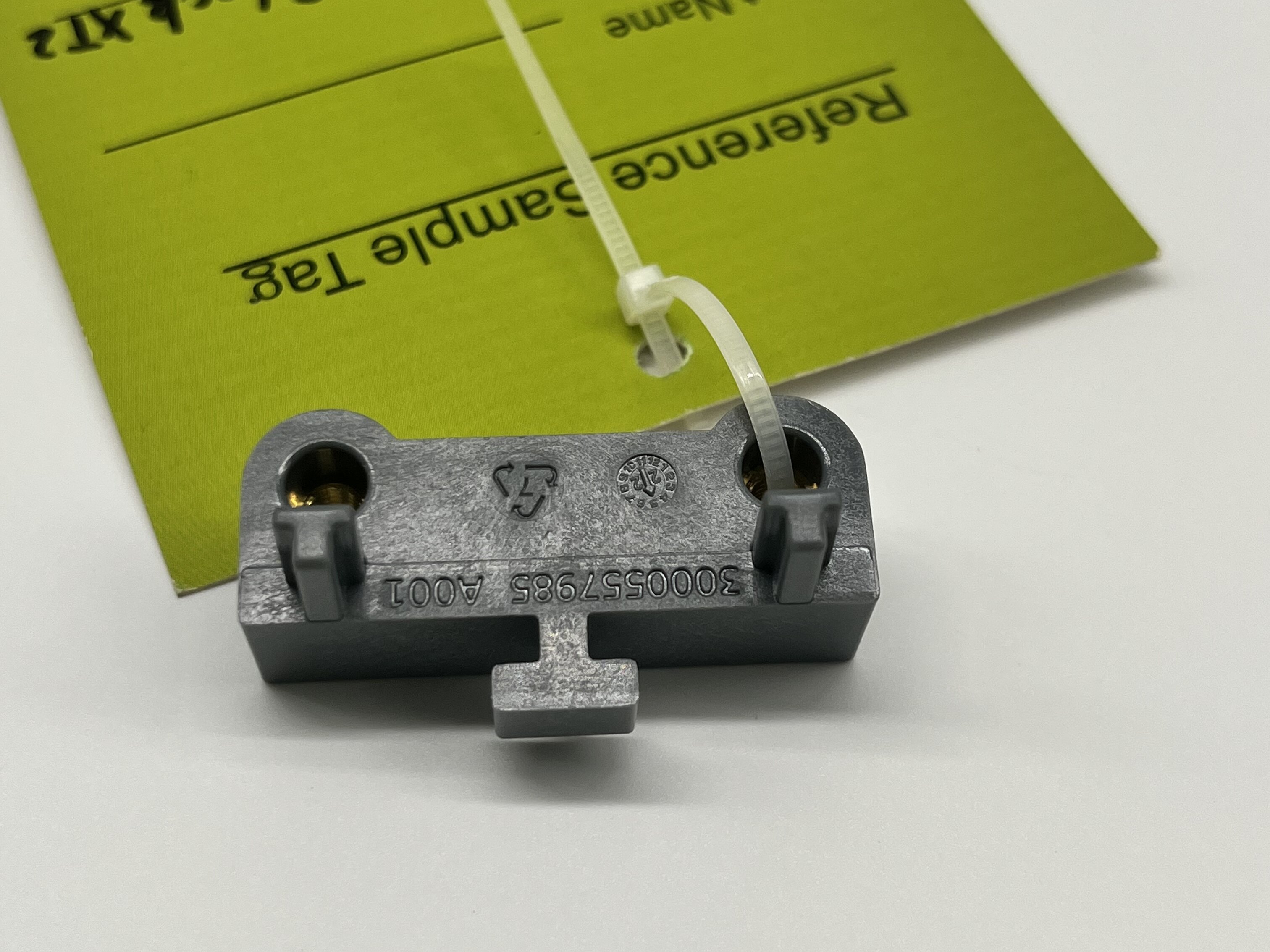 Outillage d'injection plastique de précision pour composants en plastique médical utilisant Makrolon 6