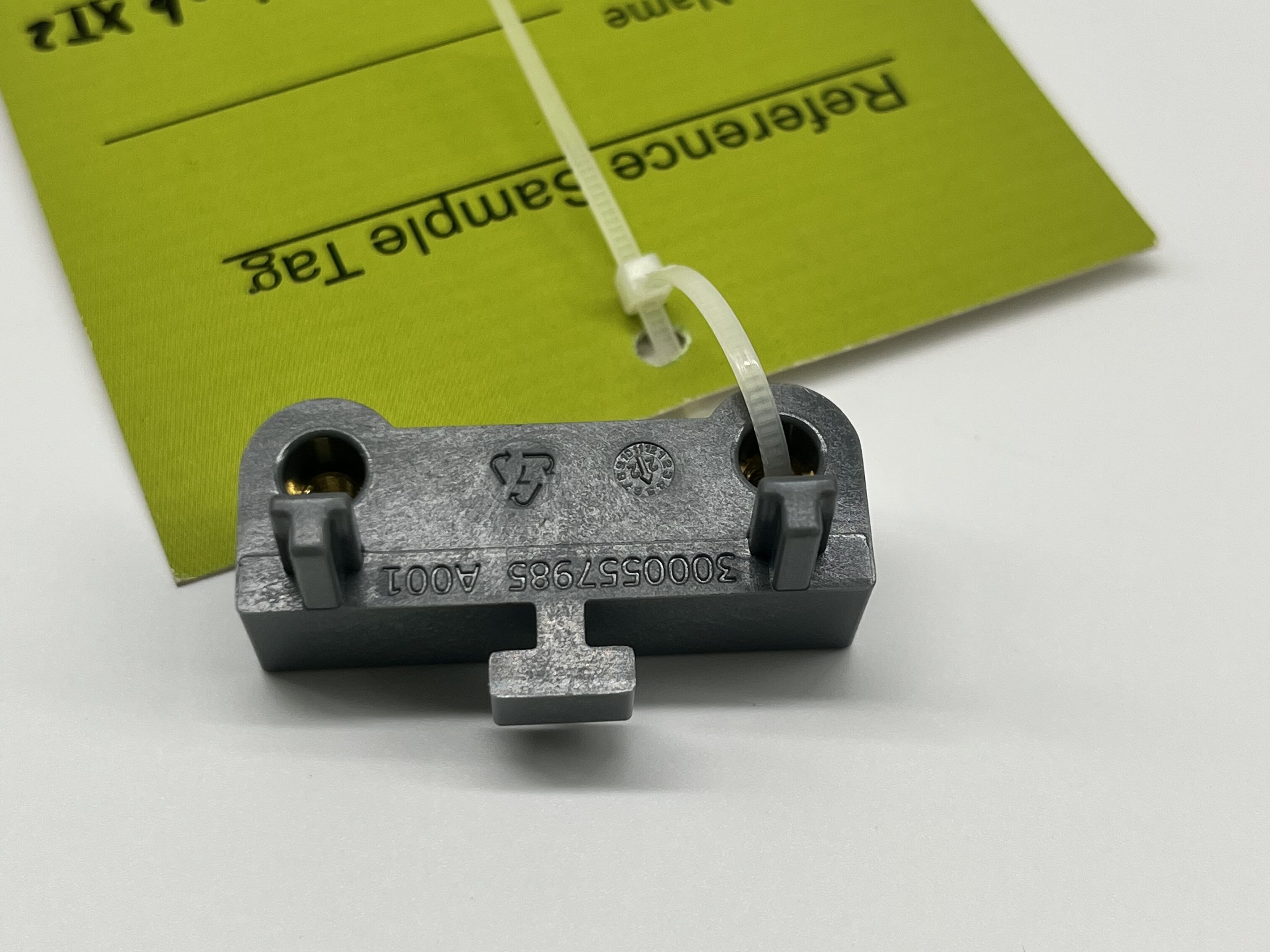 Outillage d'injection plastique de précision pour composants en plastique médical utilisant Makrolon 4