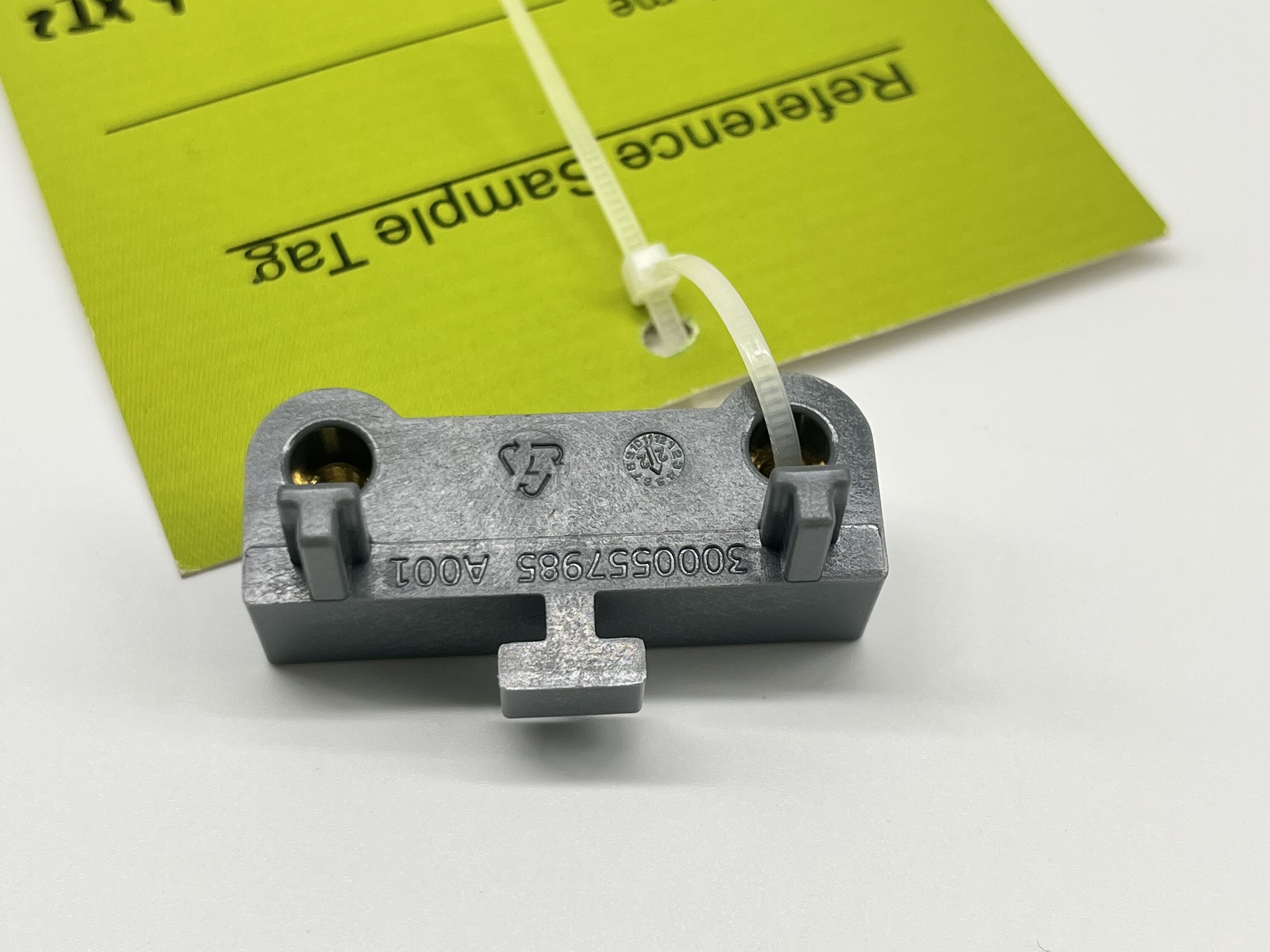 Outillage d'injection plastique de précision pour composants en plastique médical utilisant Makrolon 2