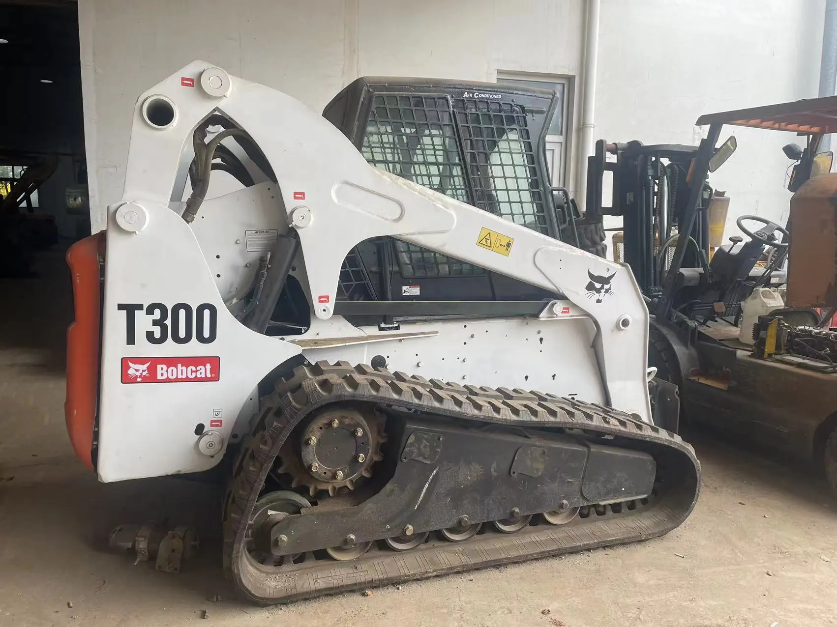 Chargeuse compacte sur chenilles BOBCAT T300 2017, 92 ch 1