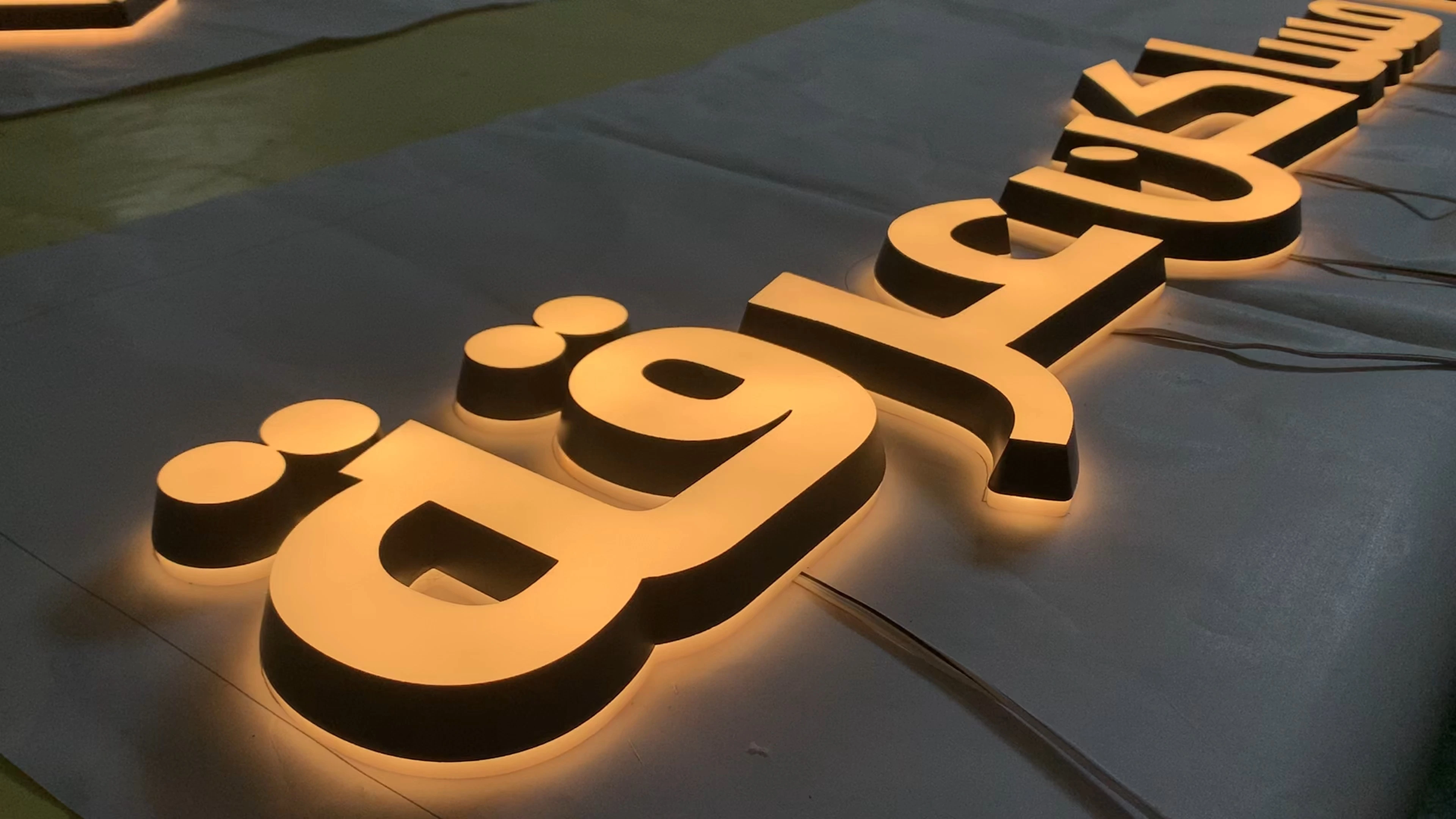 Letrero brillante, letras luminosas de doble cara, letrero iluminado acrílico 3D, letrero Led para exteriores 1