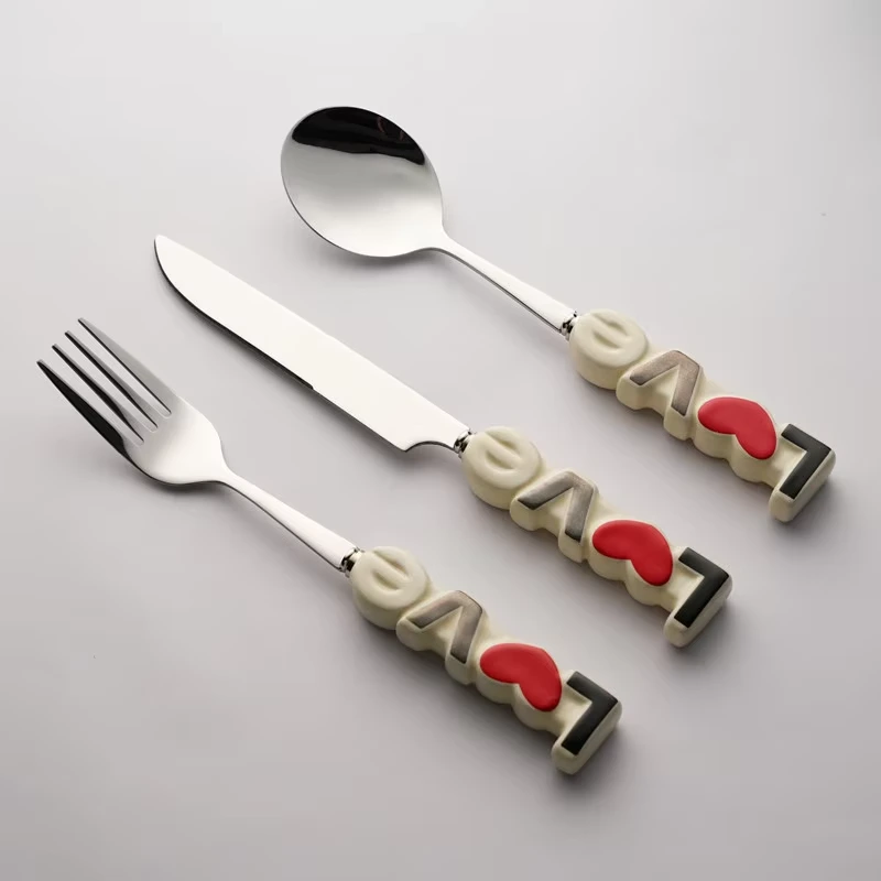 2024 Cute LOVE Acero inoxidable 304 tenedor cuchillos cuchara cubiertos Morden cubiertos de lujo 3 Set para el hogar 1